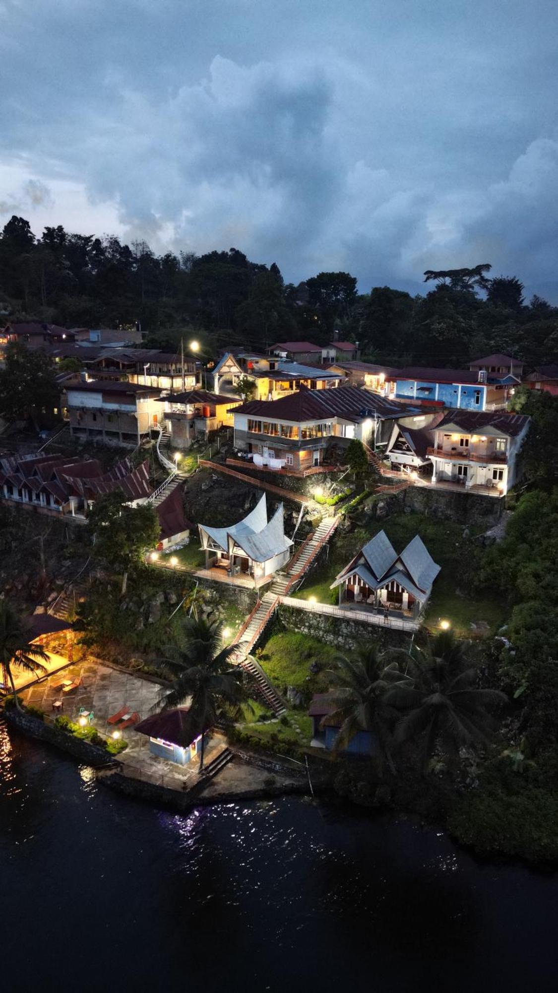 Vandu'S View Guest House & Restaurant Tuk Tuk Exterior foto