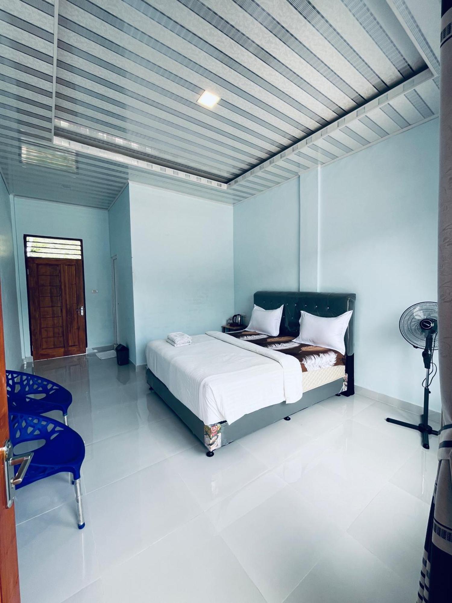 Vandu'S View Guest House & Restaurant Tuk Tuk Exterior foto
