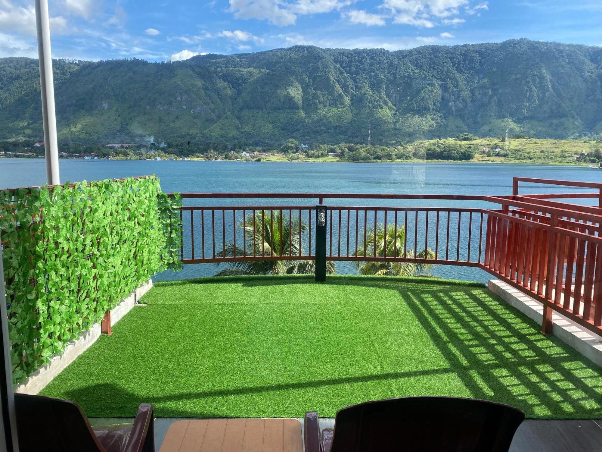 Vandu'S View Guest House & Restaurant Tuk Tuk Exterior foto